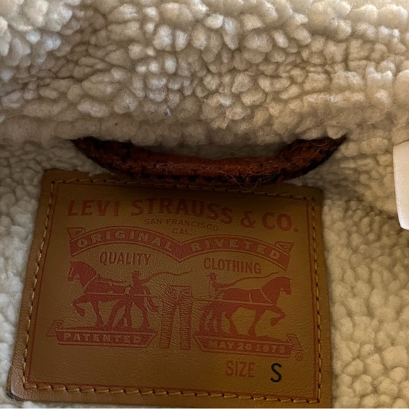 Levi’s men’s small plaid wool and sherpa trucker jacket. - Picture 2 of 5